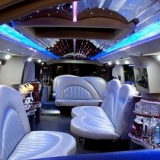 The black one\'s inner space - Hummer H2 Limo Transfer