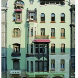 It\'s quite easy to run into remarkable houses like this on the streets of Budapest - Guided City Tour